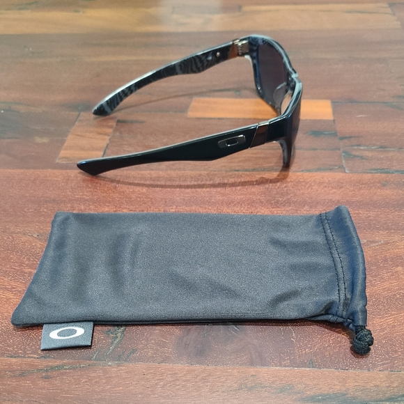 Oakley Jupiter Sunglasses - Picture 4 of 10